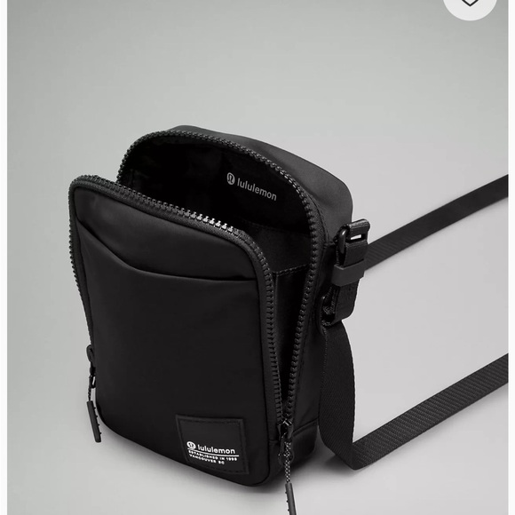 Lululemon Easy Access Crossbody Bag 1.5L, Black- NWT - Picture 4 of 5